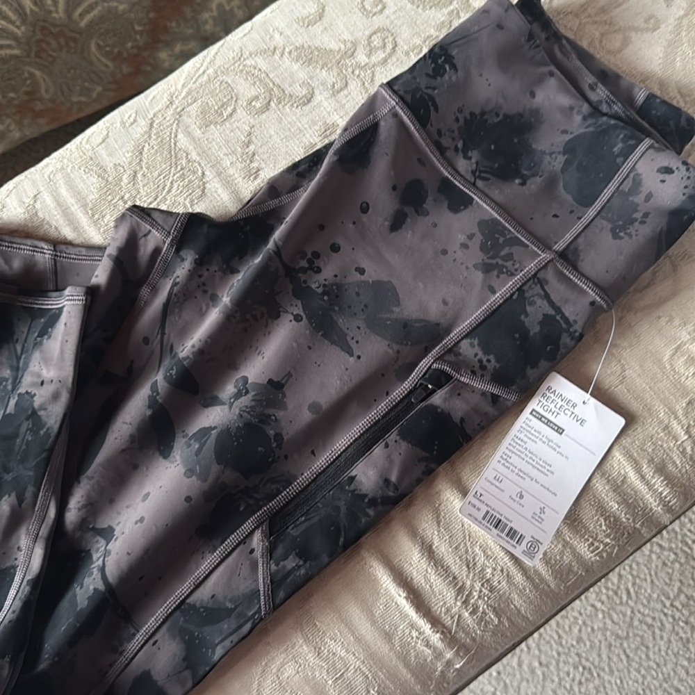 Athleta tight Rainier Reflective Tight - Picture 2 of 5
